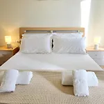 Jona's Top-floor Oasis * Sarandë