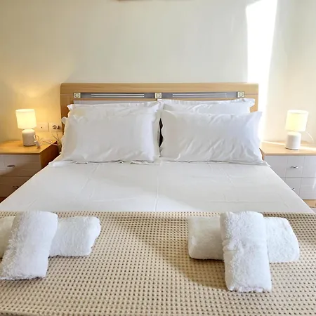 Jona's Top-floor Oasis * Sarande