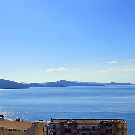 Jona's Top-floor Oasis Appartement Sarandë