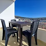 Appartement Jona's Top-floor Oasis