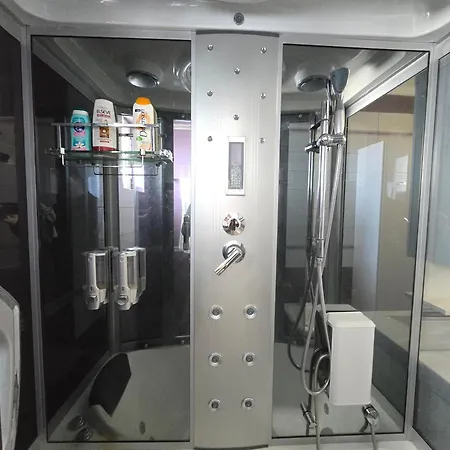 Jona's Top-floor Oasis Apartamento *