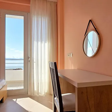 Jona's Top-floor Oasis Sarandë