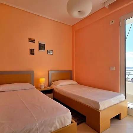 Jona's Top-floor Oasis * Sarande